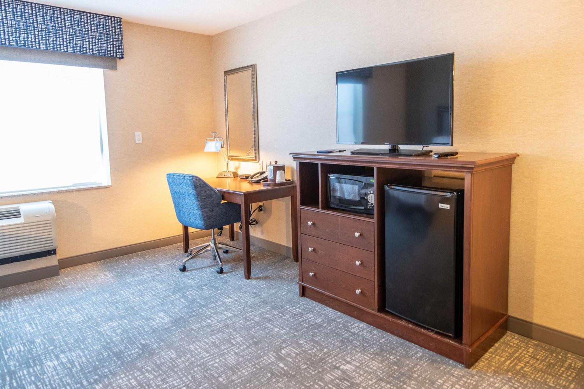 Hampton Inn Presque Isle Exteriör bild